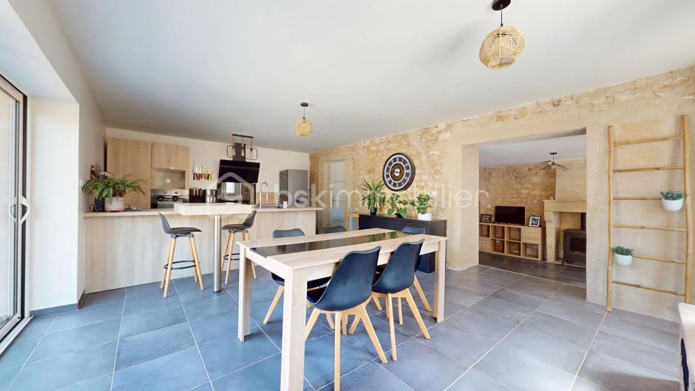 ✨ Maison en Pierre Rénovée Offrant 163 m² de Surface au sol– 4 CHAMBRES – SUPERBE Suite Parentale ✨