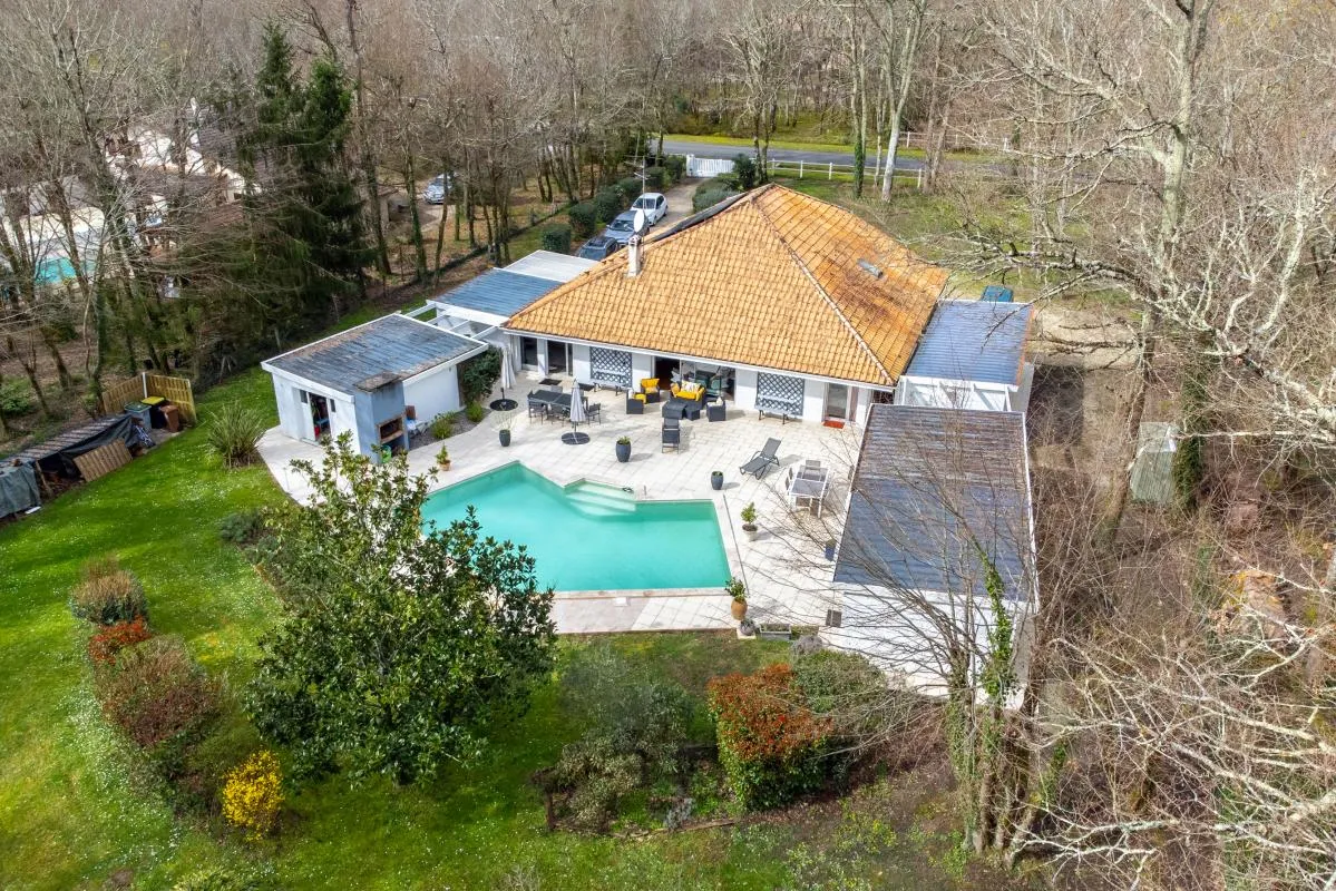 Villa D'architecte 200 m² Face Au Golf – Piscine, 5 Chambres, 3 000 m² De Terrain A 20 min De Bordeaux