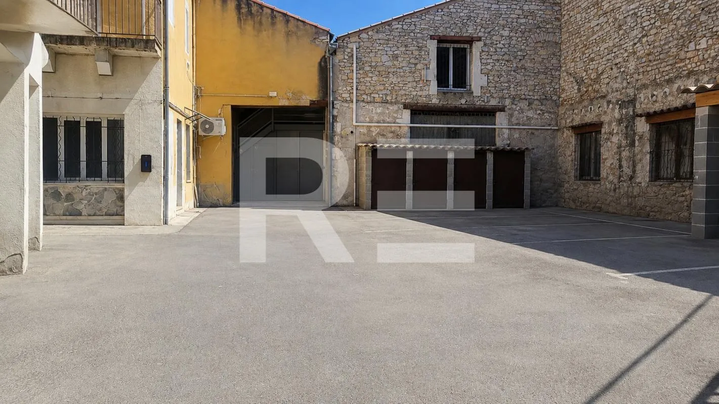 ENSEMBLE IMMOBILIER POUR PROFESSIONNEL DE 400m2 EN CENTRE VILLE DE NIMES