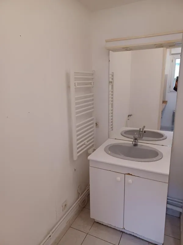 STUDIO AVEC JARDIN DE 15 M2 ET UNE PLACE DE PARKING
