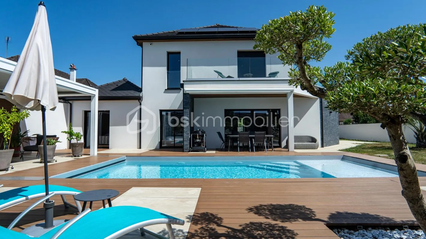 Villa contemporaine avec piscine