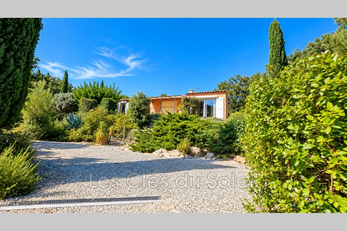 BRIGNOLES – UN ÉCRIN DE NATURE AVEC PISCINE Villa de plain-p