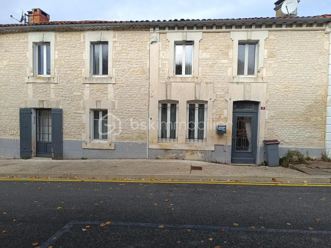 Maison en pierre de caractère – Saint-Maigrin (17520)