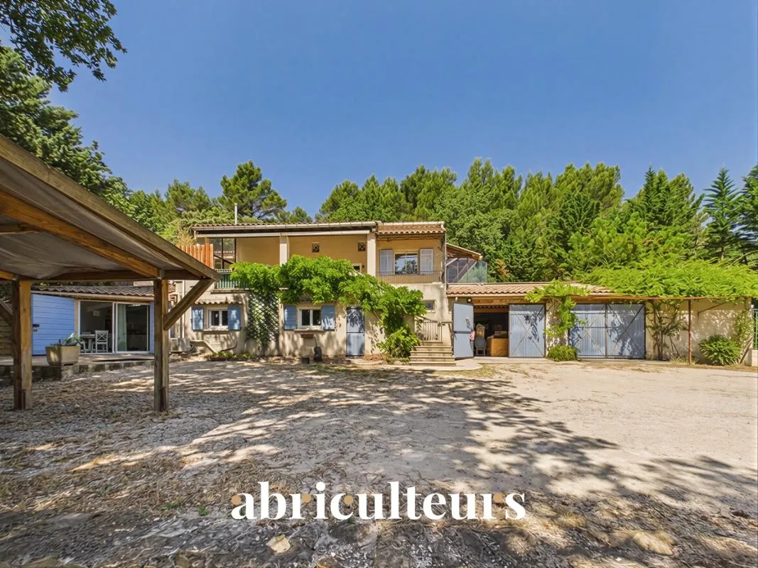 Lauris – Maison de 170 m² à réinventer sur terrain de 2,4 ha avec forêt – Vue dégagée