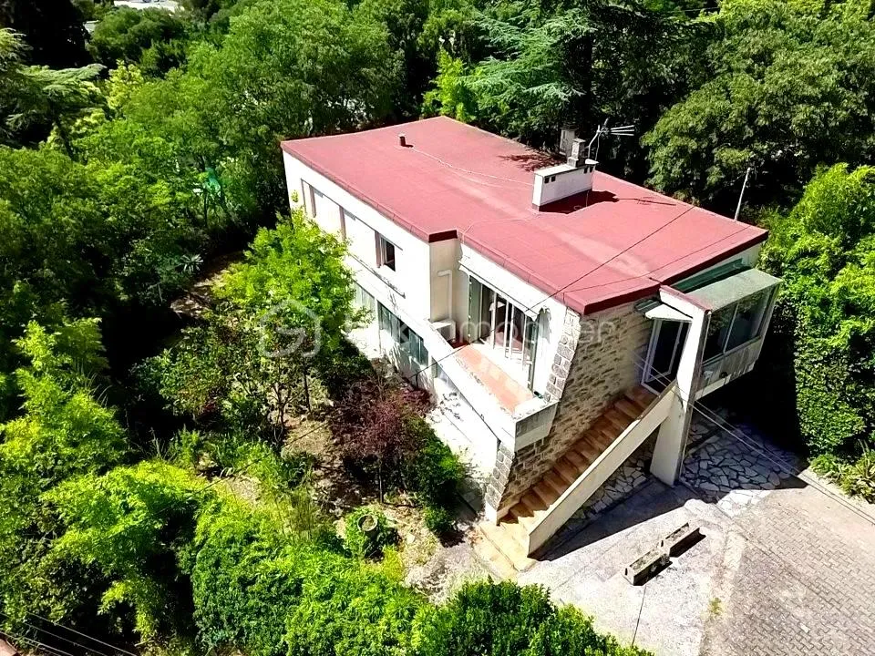 Rare à Nîmes – Maison familiale 4 chambres sur 860 m² de terrain arboré
