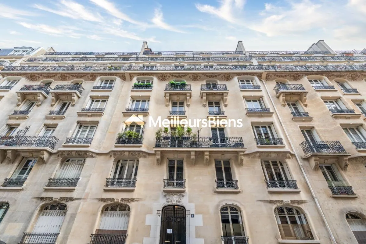 APPARTEMENT FAMILIAL DE STANDING DANS UN BATIMENT POST HAUSMANNIEN
