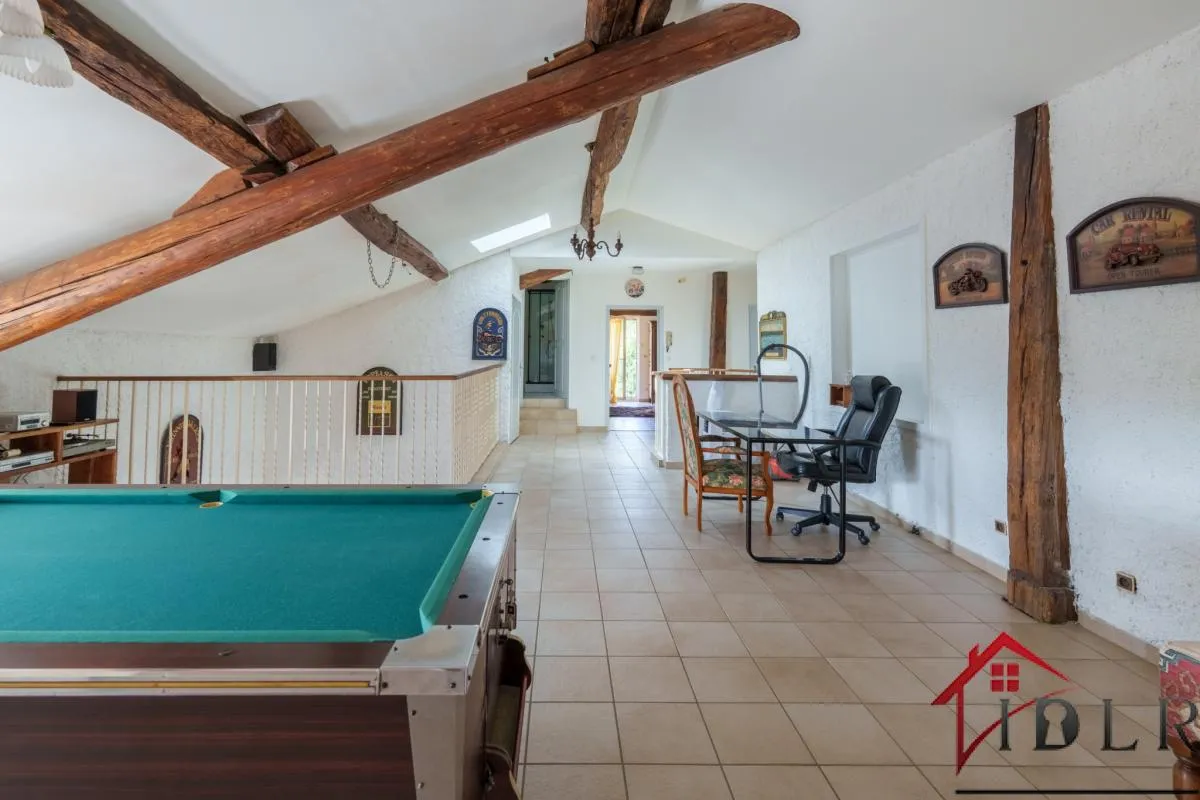 Maison de Famille (225 m2) avec Salle de Jeux et Studio Indé