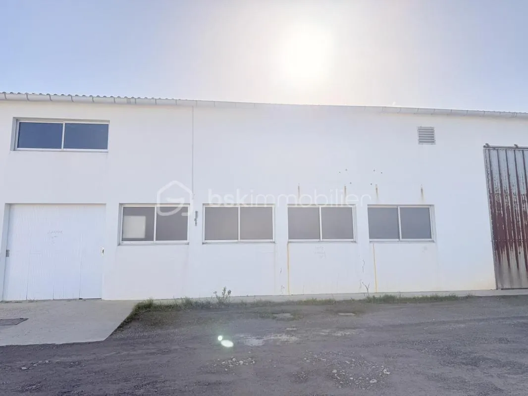 Grand garage double 83 m² – espace de stockage ou atelier – Notre-Dame-de-Monts