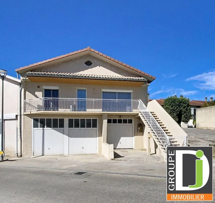 Maison mitoyenne à vendre à Etoile-sur-Rhône, avec garage et