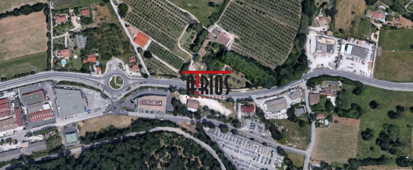 BATIMENT DE 1112 M2