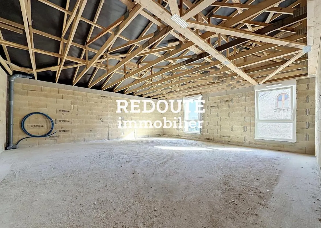PLATEAU DE 47 m² AU 2ÈME ET DERNIER ÉTAGE – À AMÉNAGER