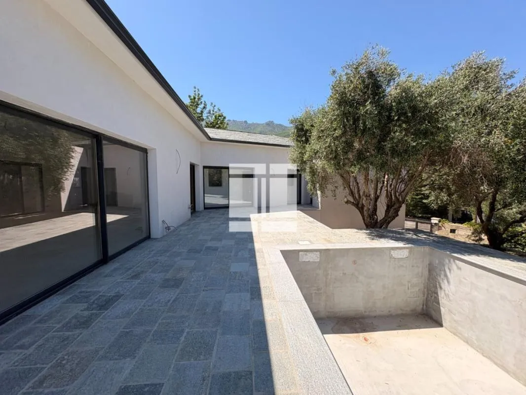 VILLA CONTEMPORAINE DE PLAIN PIED NEUVE – ERBALUNGA