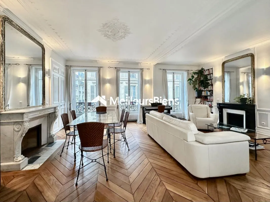 Appartement haussmannien 111 m² 5 pièces avec ascenseur Paris 9e