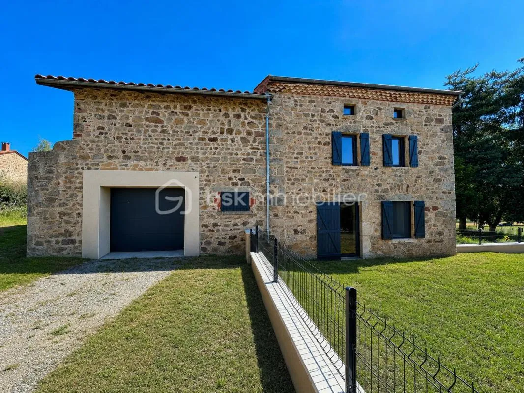 Maison en pierre avec terrain clos