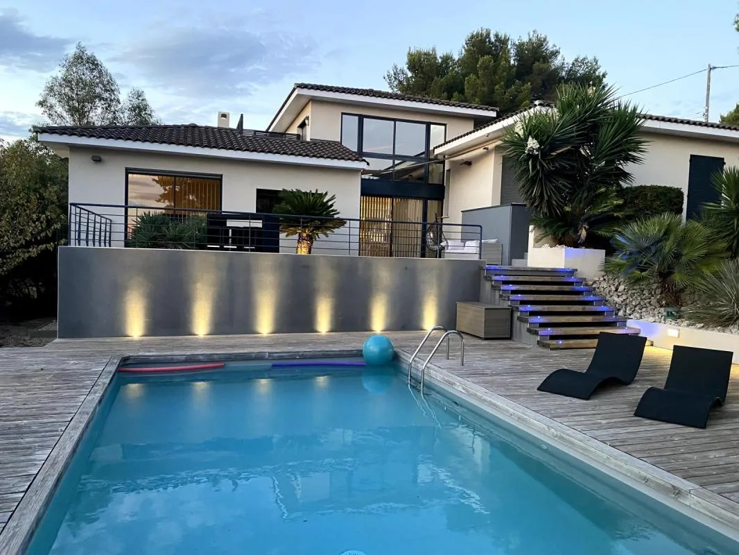 VILLA D’ARCHITECTE CONTEMPORAINE – VUE PANORAMIQUE ÉTANG DE THAU – CADRE D’EXCEPTION