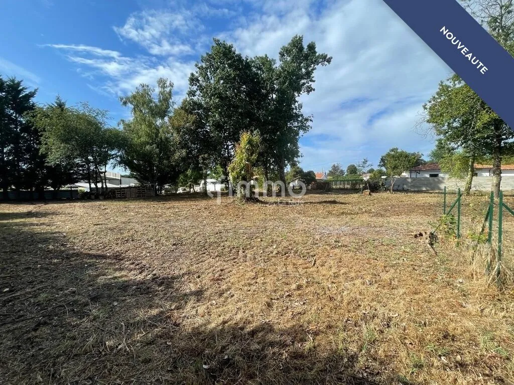 Terrain constructible 3000m² - 33140 Cadaujac