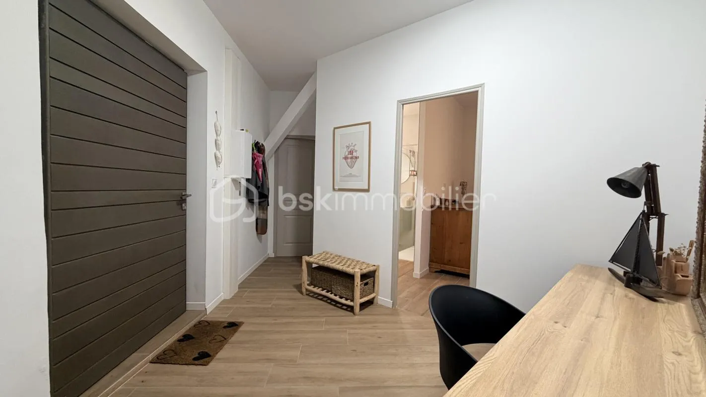 MAISON ENTIÉREMENT RÉNOVÉE AVEC GARAGE