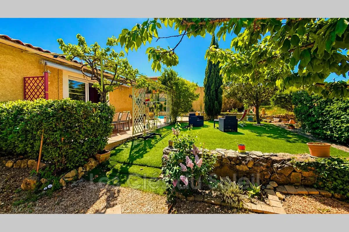 Maison de plain-pied avec piscine – 102 m² Maison lumineuse