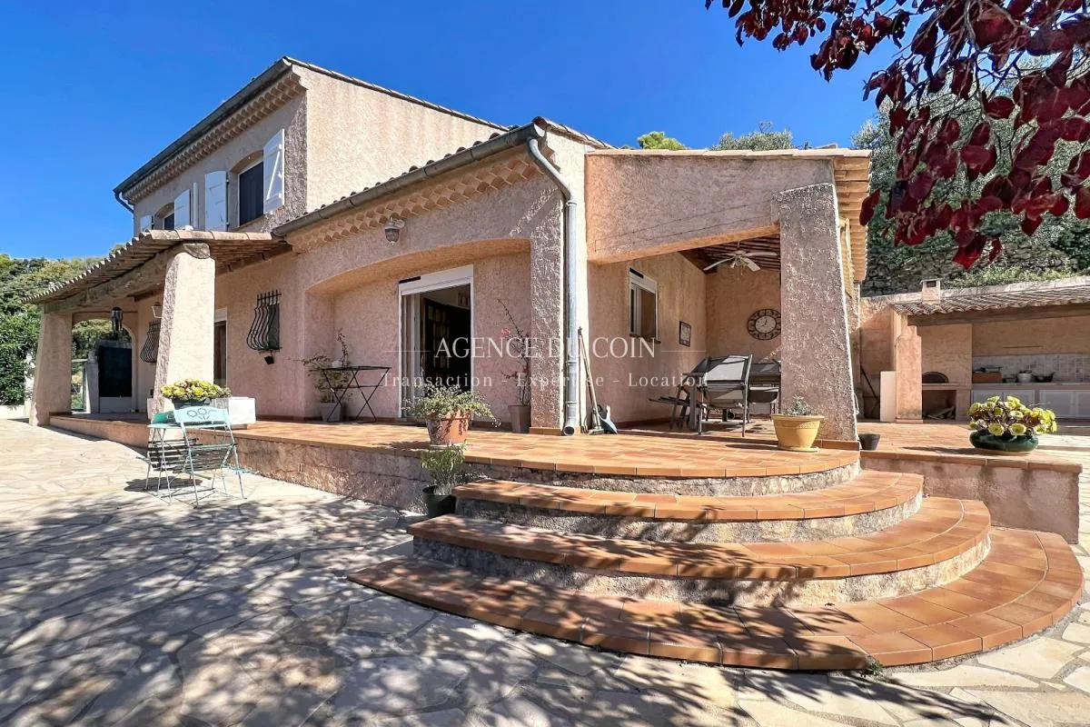 À VENDRE – DRAGUIGNAN Découvrez cette belle maison traditi