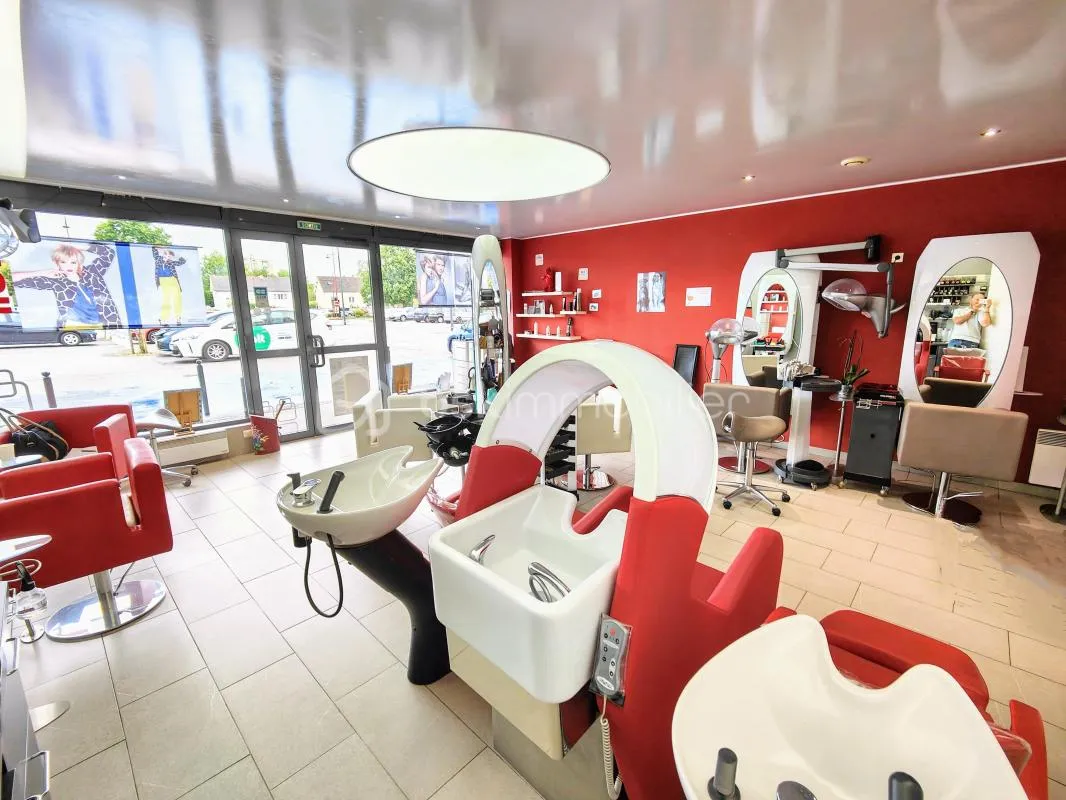 Salon de coiffure tout équipé en centre commercial Les Corvées
