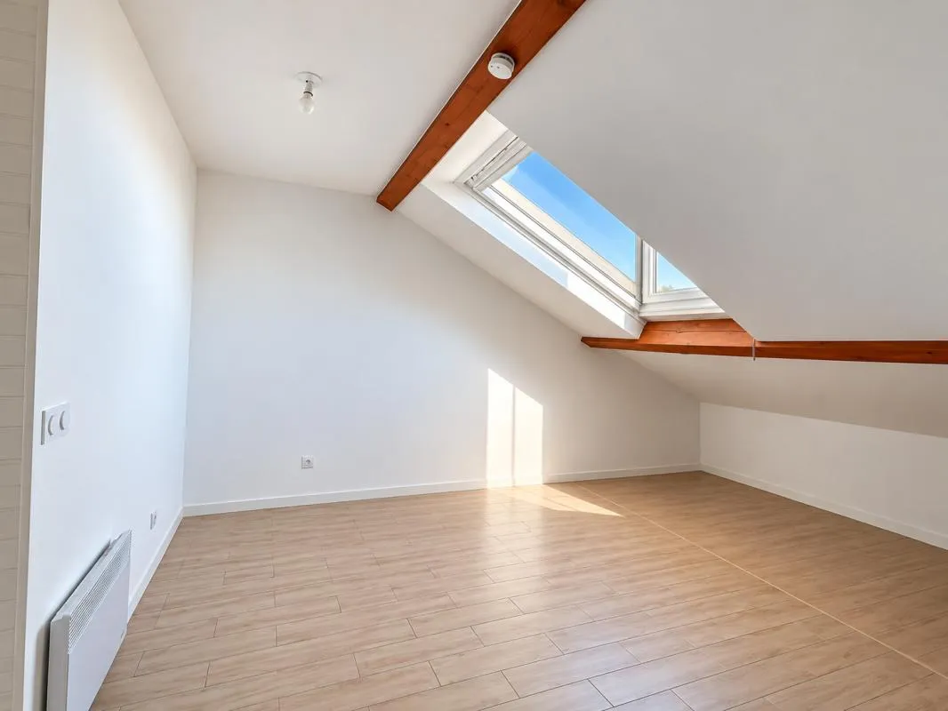 À VENDRE STUDIO AU DERNIER ÉTAGE AVEC ASCENSEUR GARE DE