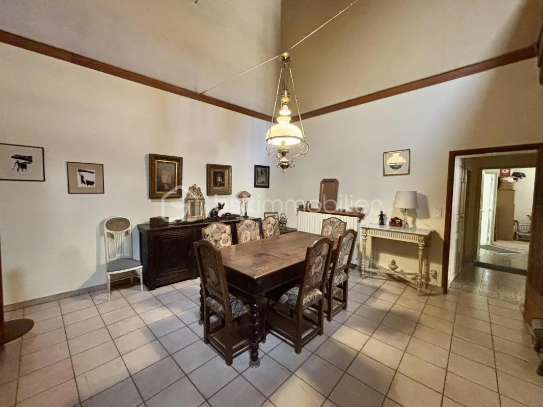 Maison de village de caractère – 210 m², fort potentiel, garage et dépendances