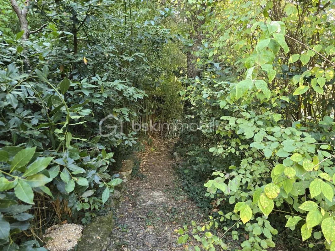 Authentique Maison 175 m2 de caractère avec grand terrain de 2 377 m² au Teil