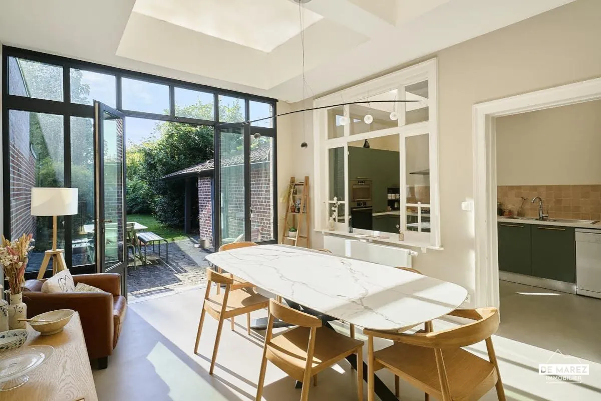 EXCLUSIVITE ASCQ : MAISON FAMILIALE AVEC CHARME, VOLUMES ET LUMINOSITE !