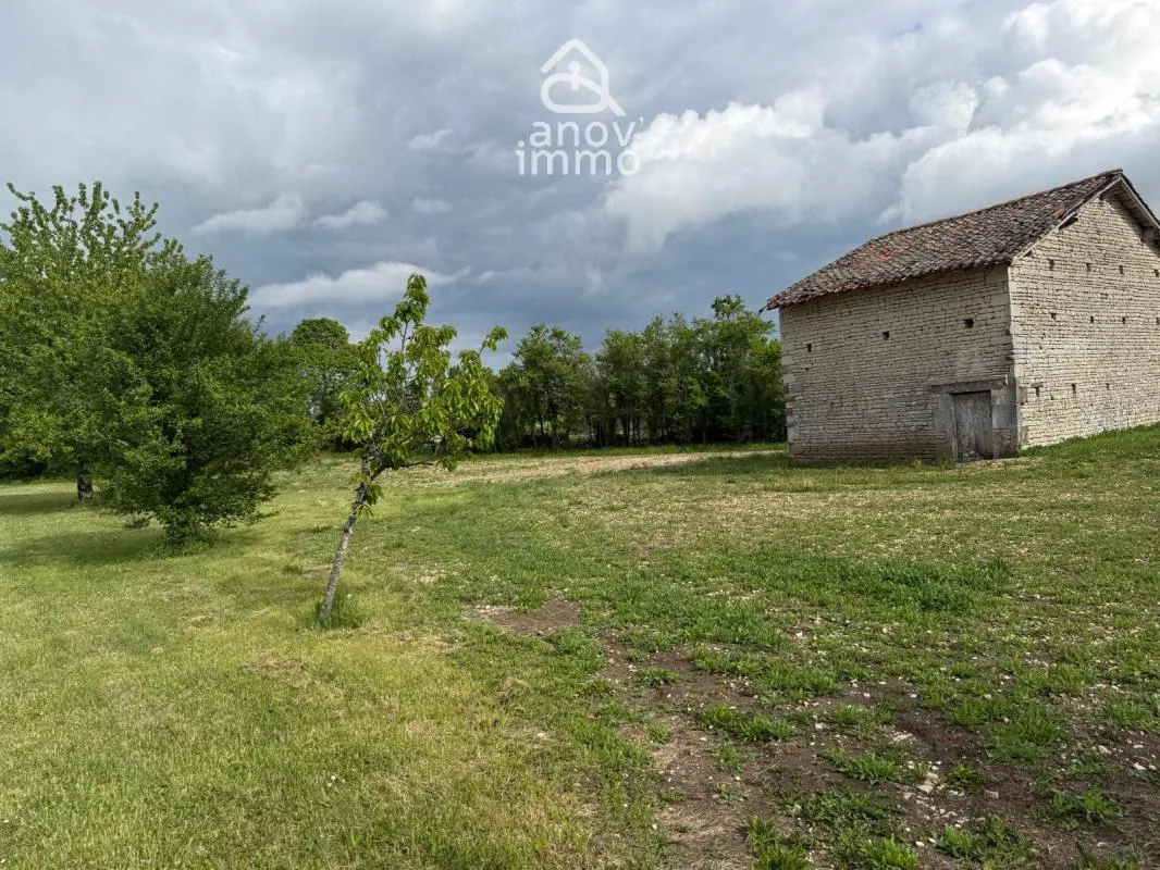 terrain plat avec grange