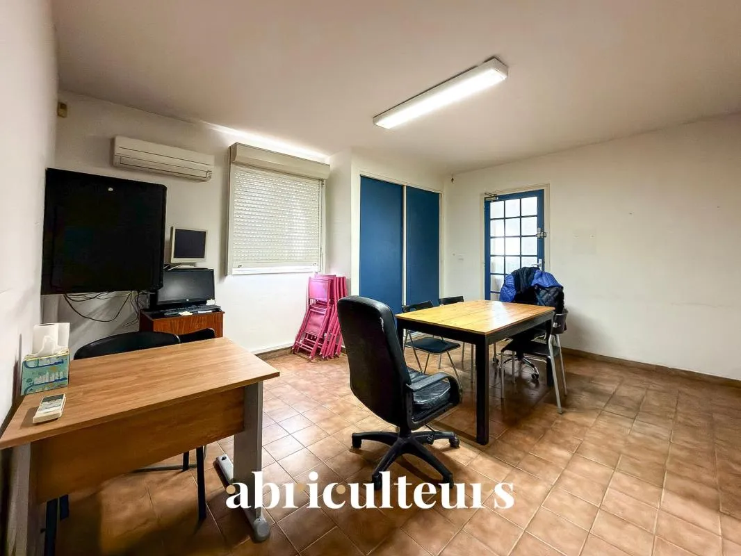 Le Muy - bâtiment commercial et entrepôt à vendre, zone d'activité dynamique proche A8.(83490)