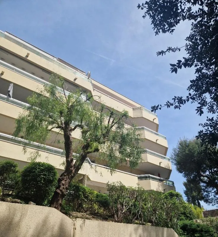 3 pièces avec terrasse, pkg et poss garage – NICE /LANTERNE