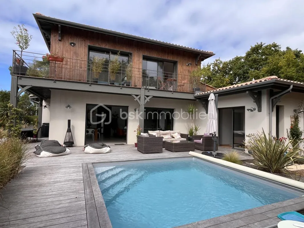 VILLA D’EXCEPTION À SOULAC-SUR-MER – À 400 MÈTRES DE L’OCÉAN