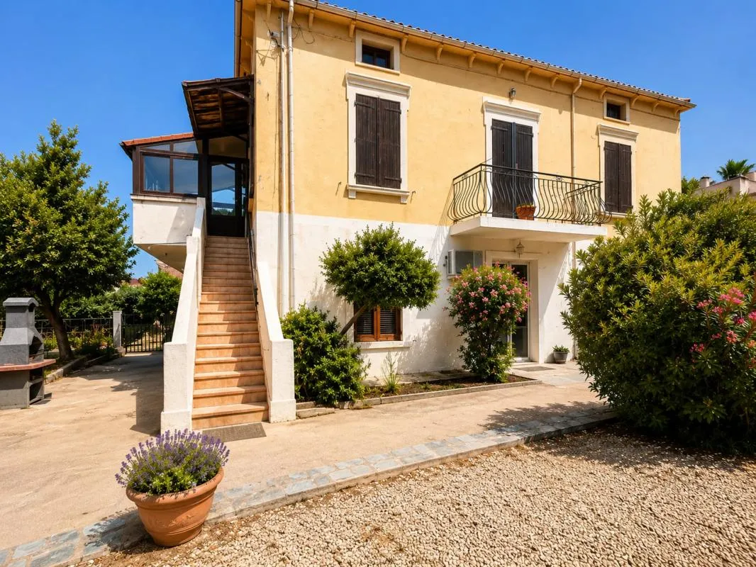 Maison de 8 pièces de 208 m² à L'Île-Rousse