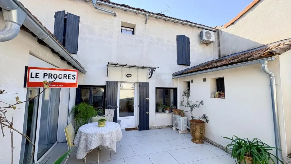 Maison de charme rénovée avec extérieur, stationnement et ja
