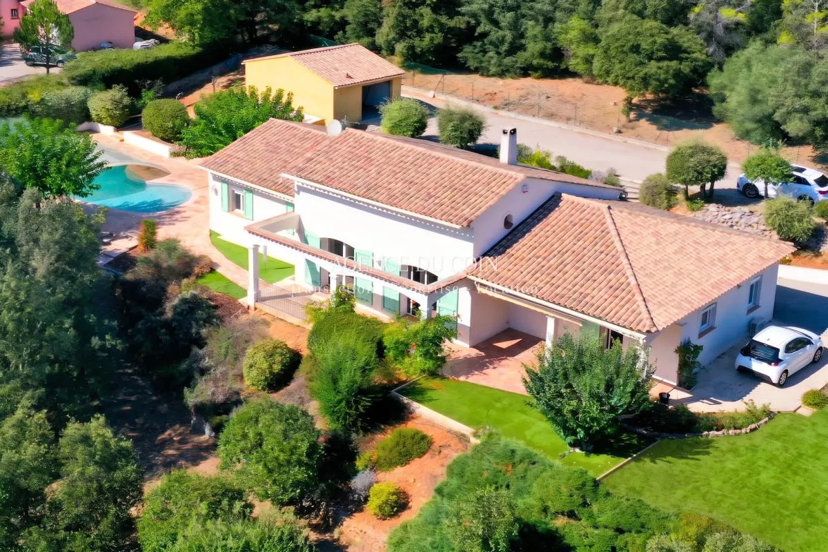 PROPRIETE DE PRESTIGE - VILLA AVEC PISCINE ET TERRAIN DE 450