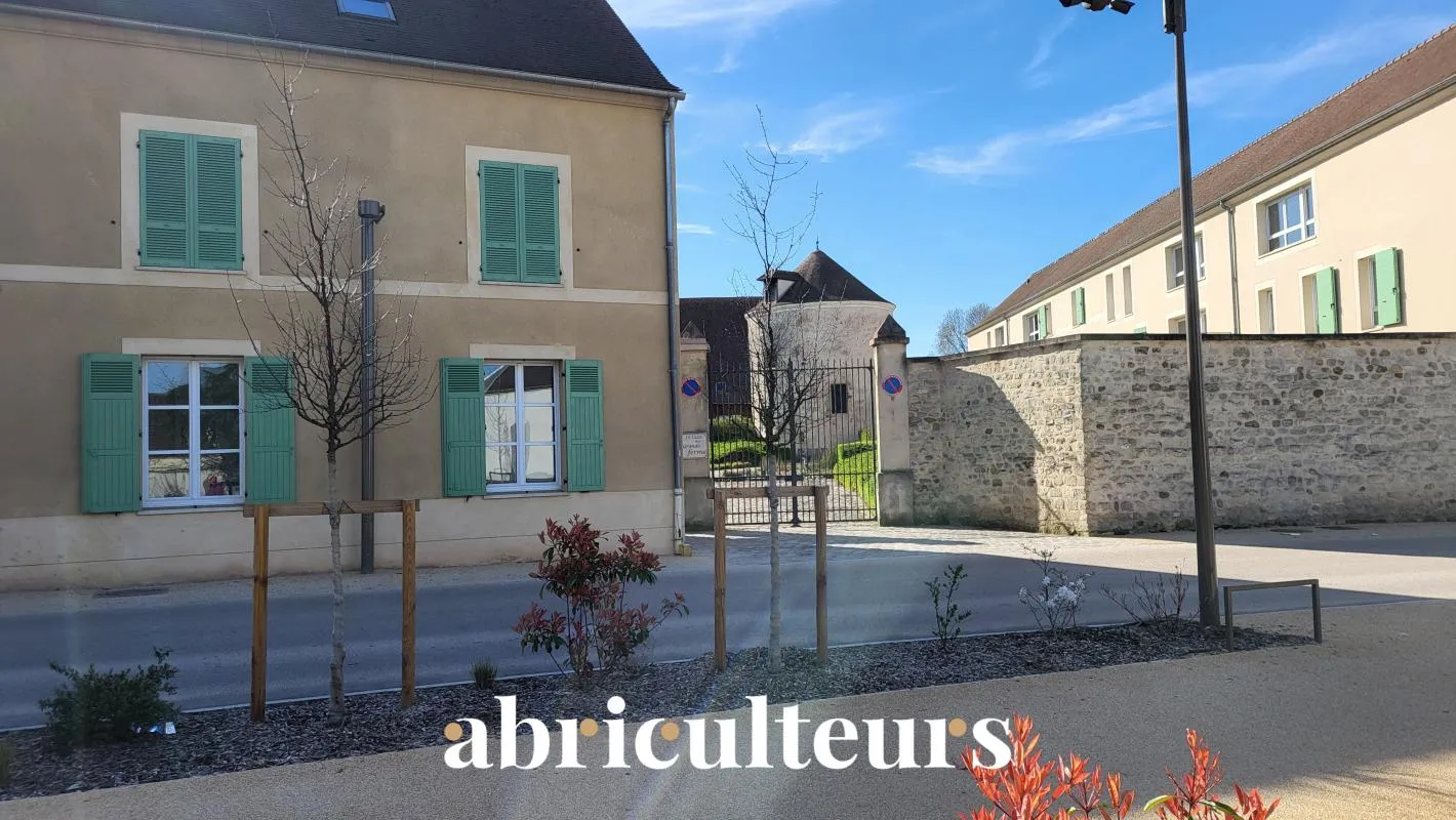 Appartement T3 de 73 m² exposé plein Sud avec vue sur le bassin et le pigeonnier – Résidence de standing à Survilliers