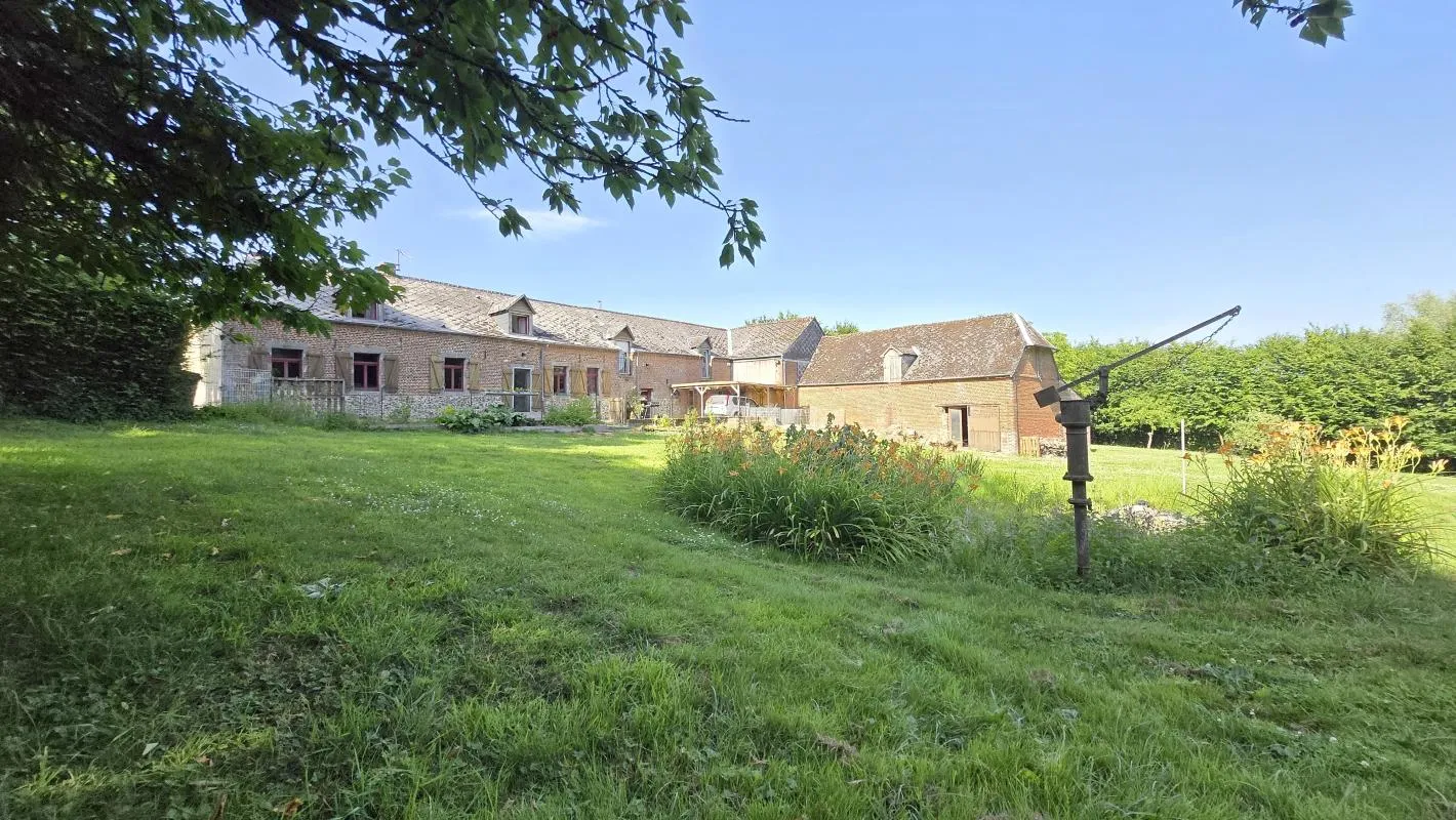 Propriété nichée dans la verdure avec 6000 m² de terrain située à Sommeron