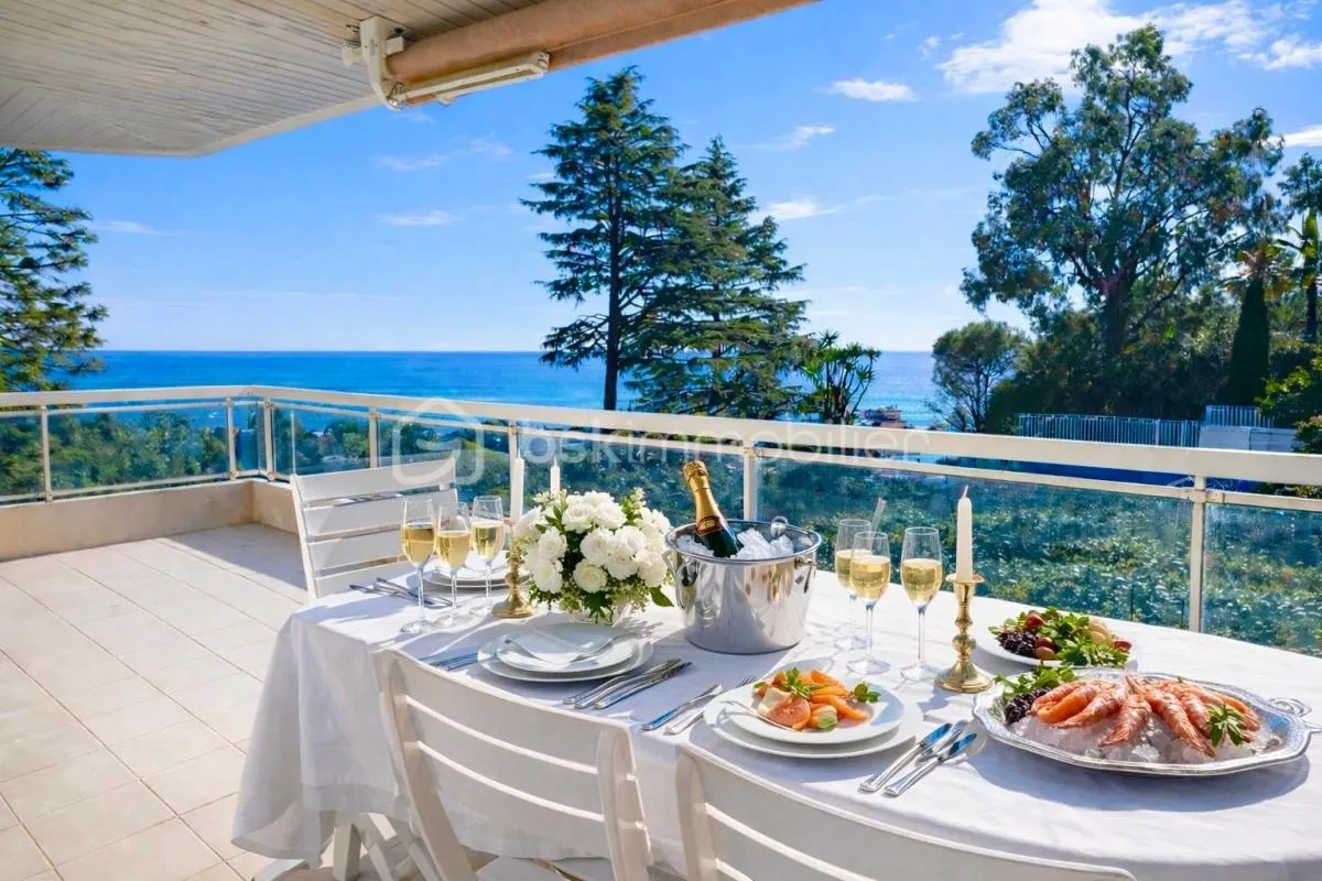 Cannes Croix-des-Gardes - Appartement 86m² - 3 pièces - Terrasse 43m² - vue mer - Piscine - Garage