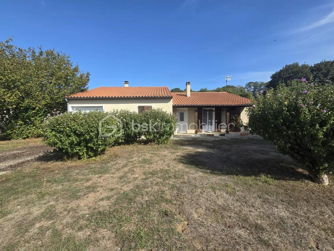 AU CALME, PAVILLON DE PLAIN-PIED AVEC 4 CHAMBRES ET DEUX GARAGES !
