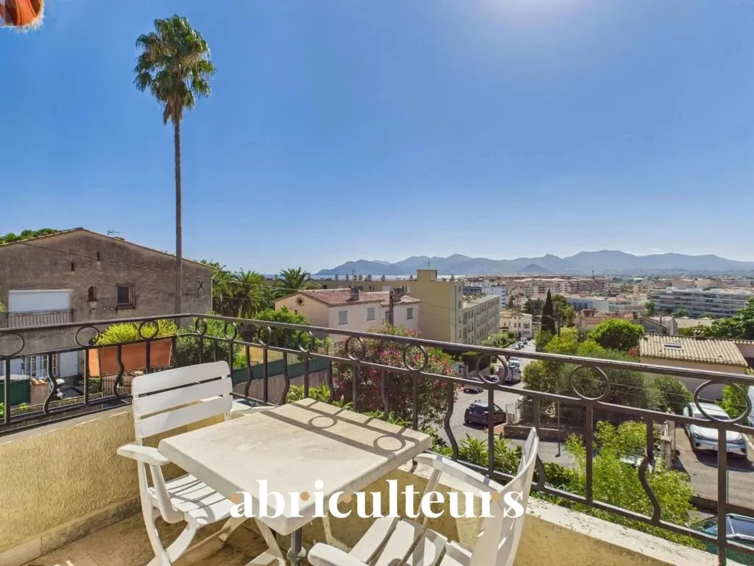 Appartement dans maison - Vue mer panoramique en vente dans le Quartier du Coteau Saint-Pierre - 93 m² (06150)