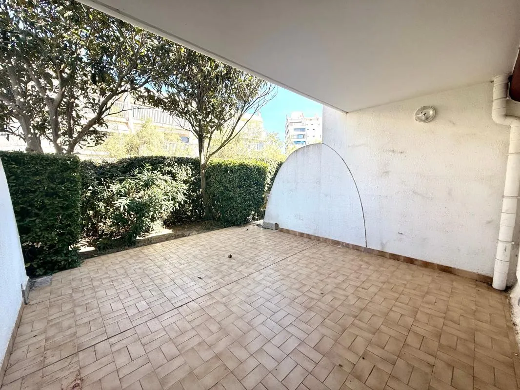 Studio cabine de 22m2 en rez de jardin avec parking