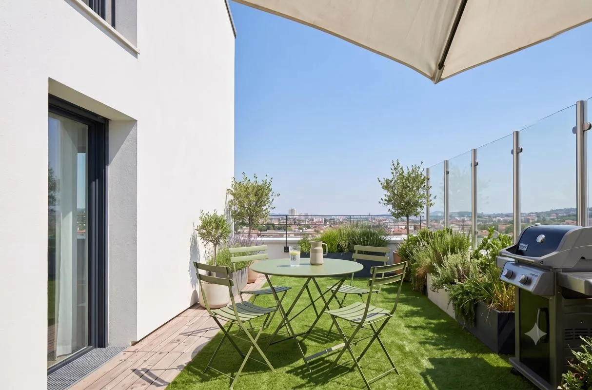 * *DEJA LIVRE - 4 PIECES NEUF - TERRASSE - PARKING- Proche RER