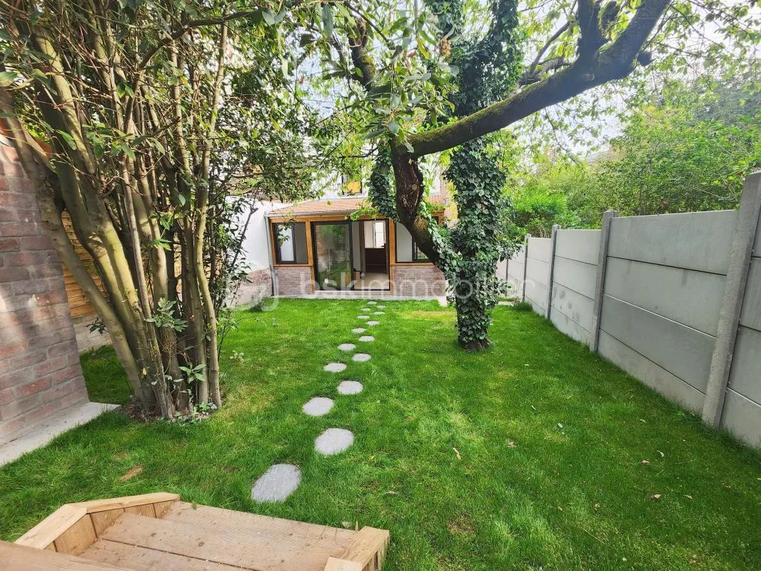Maison entièrement rénovée avec dépendance de 49m² au sol aménagée à Fontenay-sous-Bois / secteur Rigollots – Coup de cœur assuré ! ✨