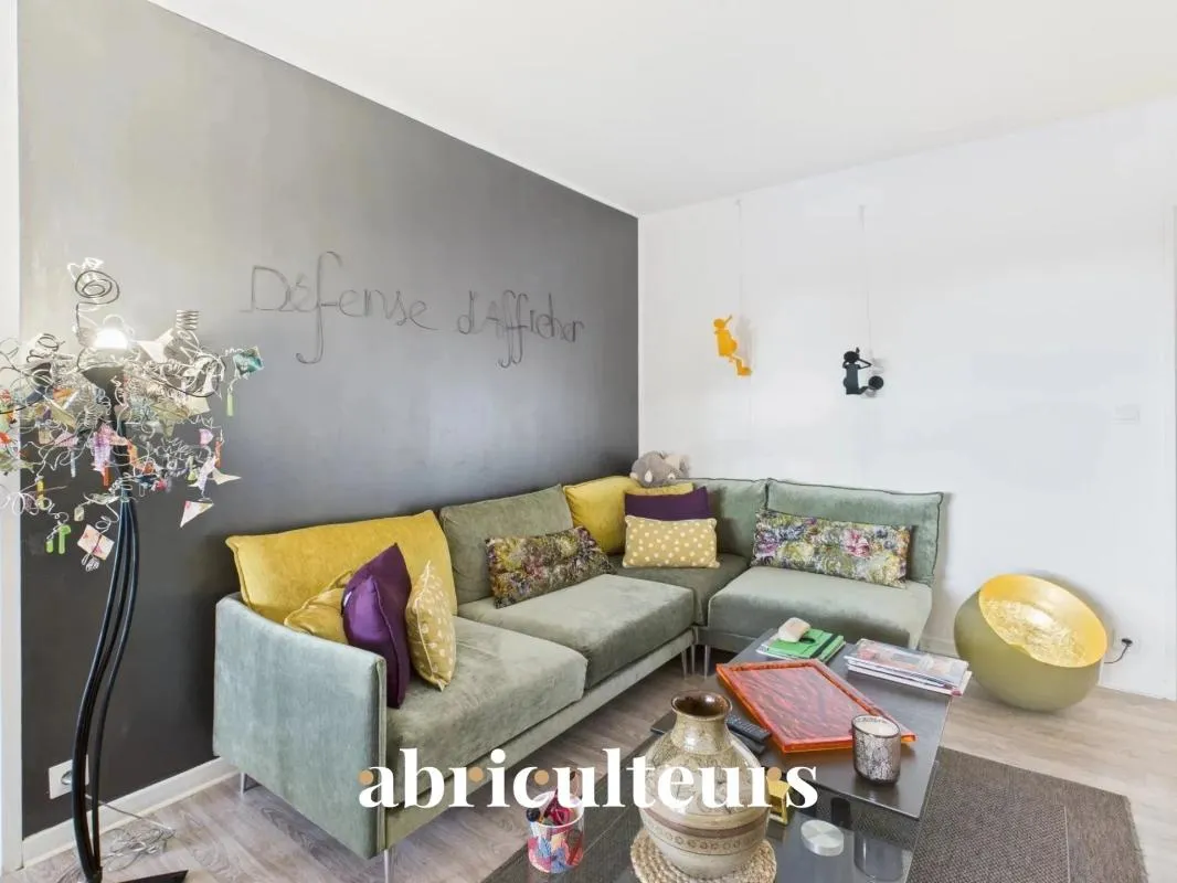 Appartement T3 traversant de 74 m² avec terrasse et vue dégagée à deux pas des plages du Prado