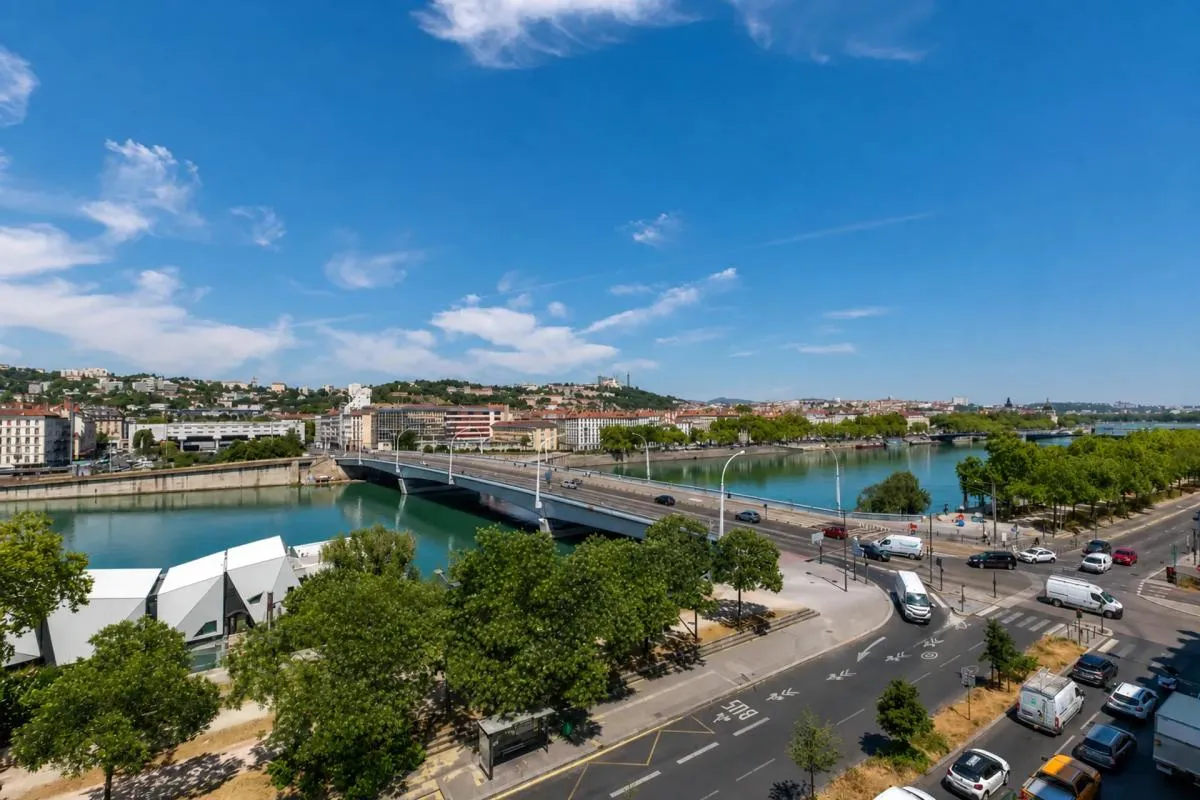 Lyon 7ᵉ – Duplex haussmannien d'exception sur les quais du Rhône – Vue panoramique sur Fourvière