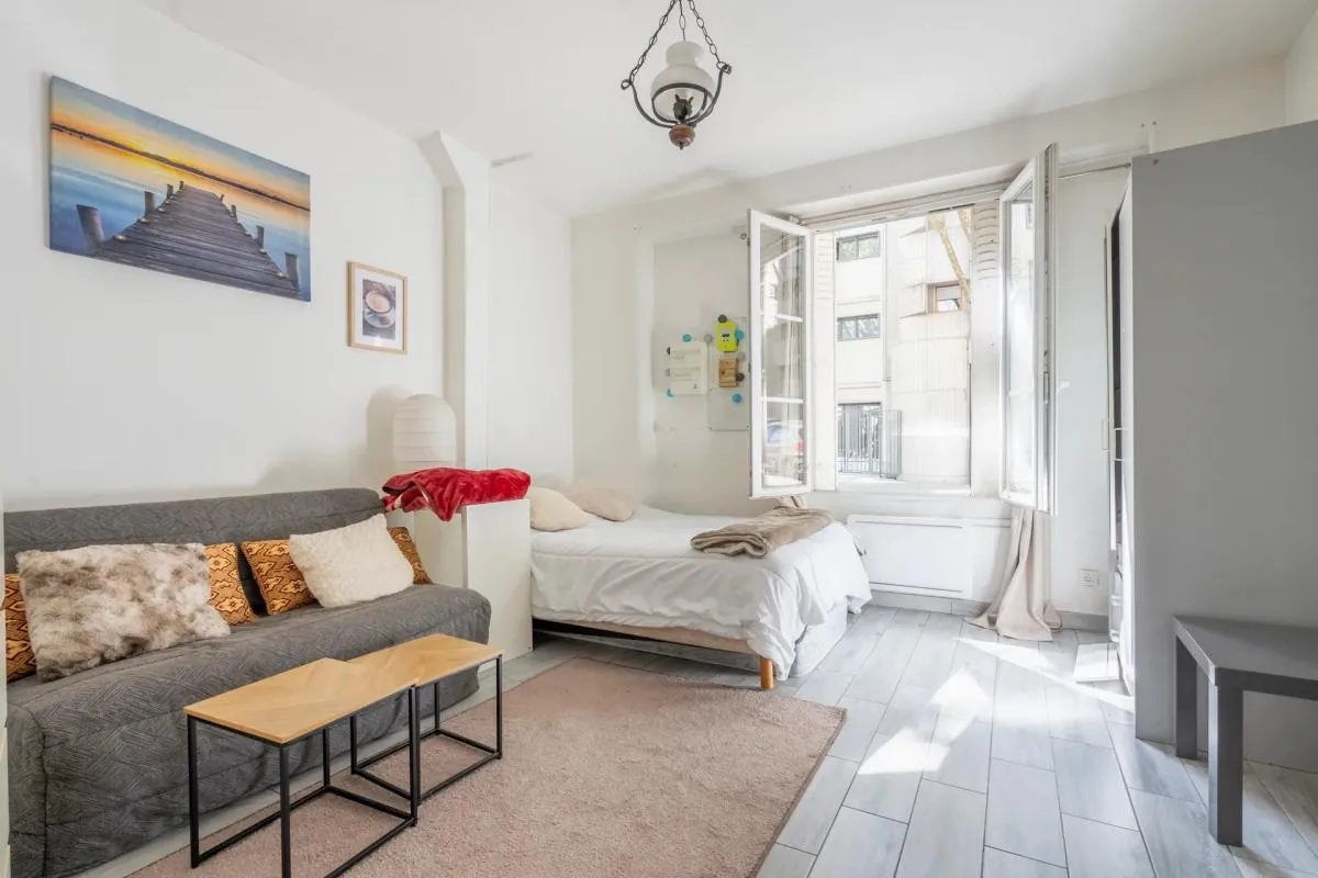 Appartement 1 pièce de 26 m² situé à Paris