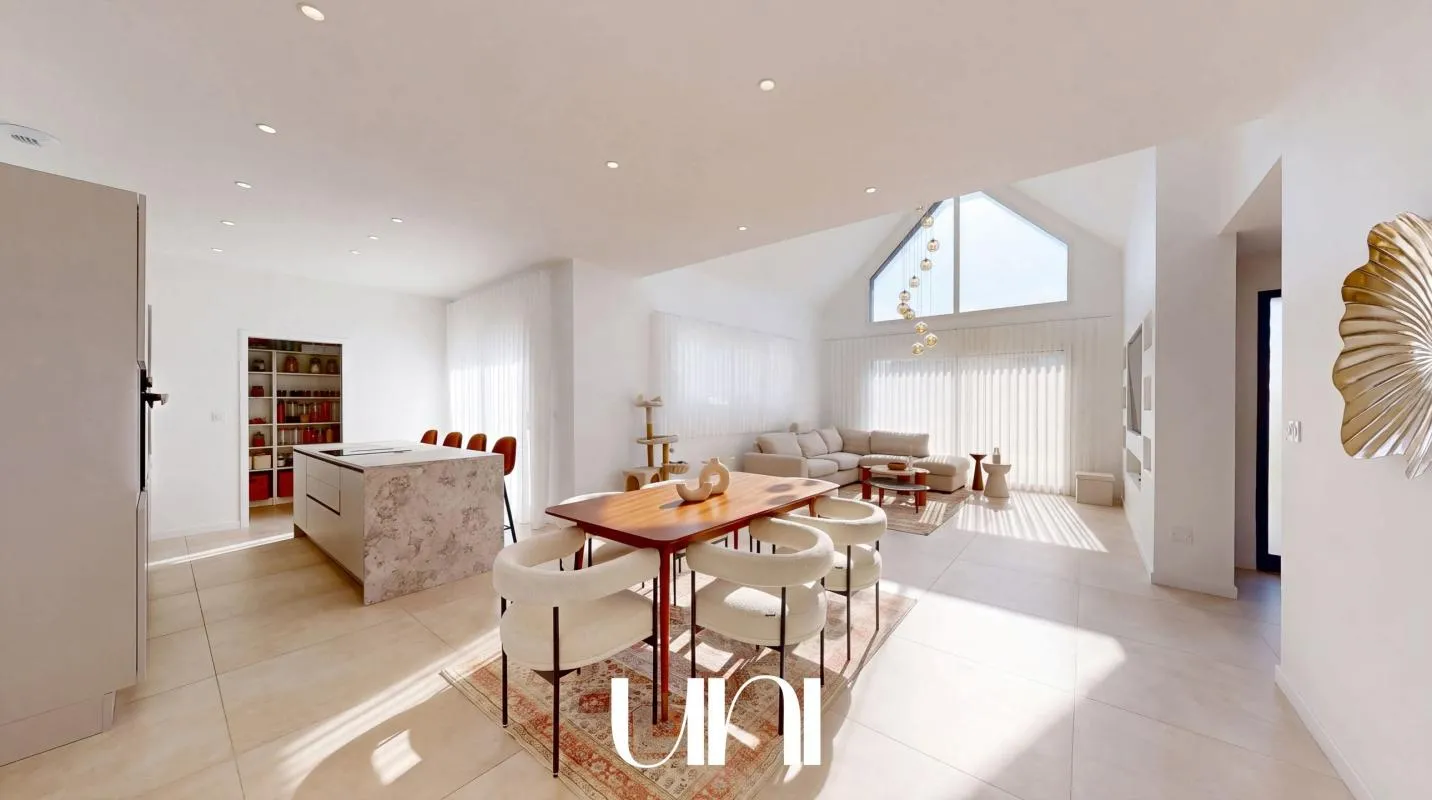 Maison 5 pièces de 135 m2 avec belle hauteur sous plafond