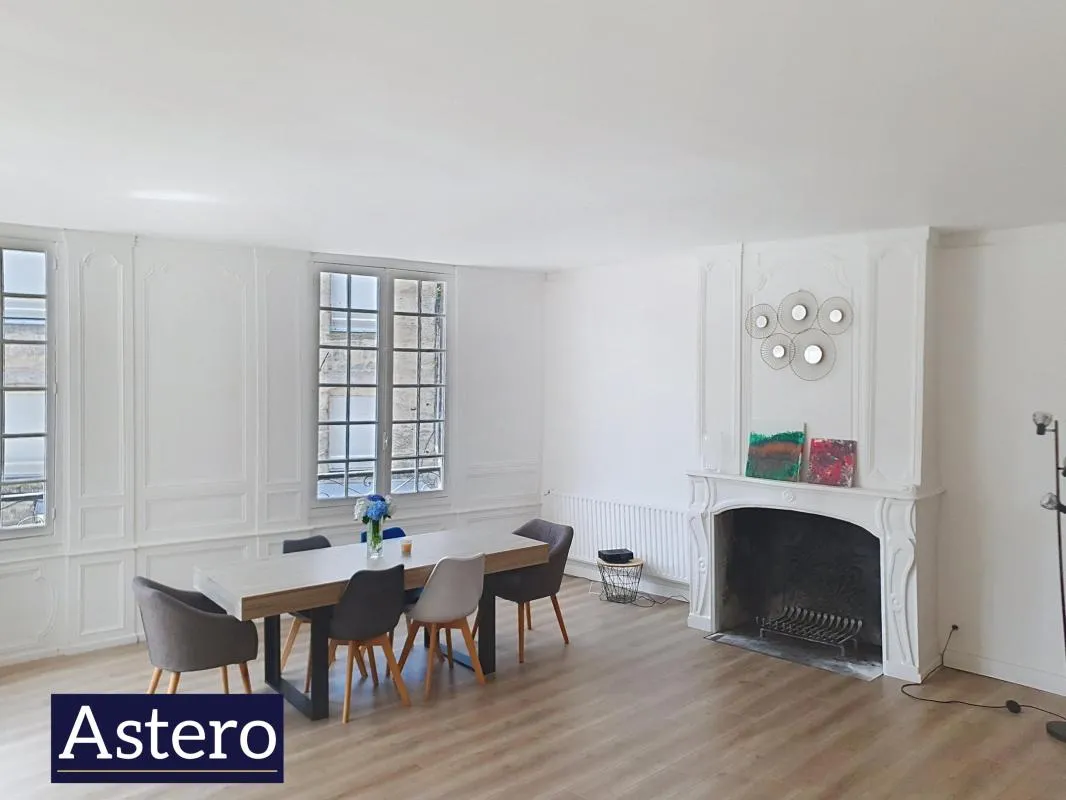 Agréable appartement duplex de 168 m² situé dans le centre ville de Pontivy, quartier historique