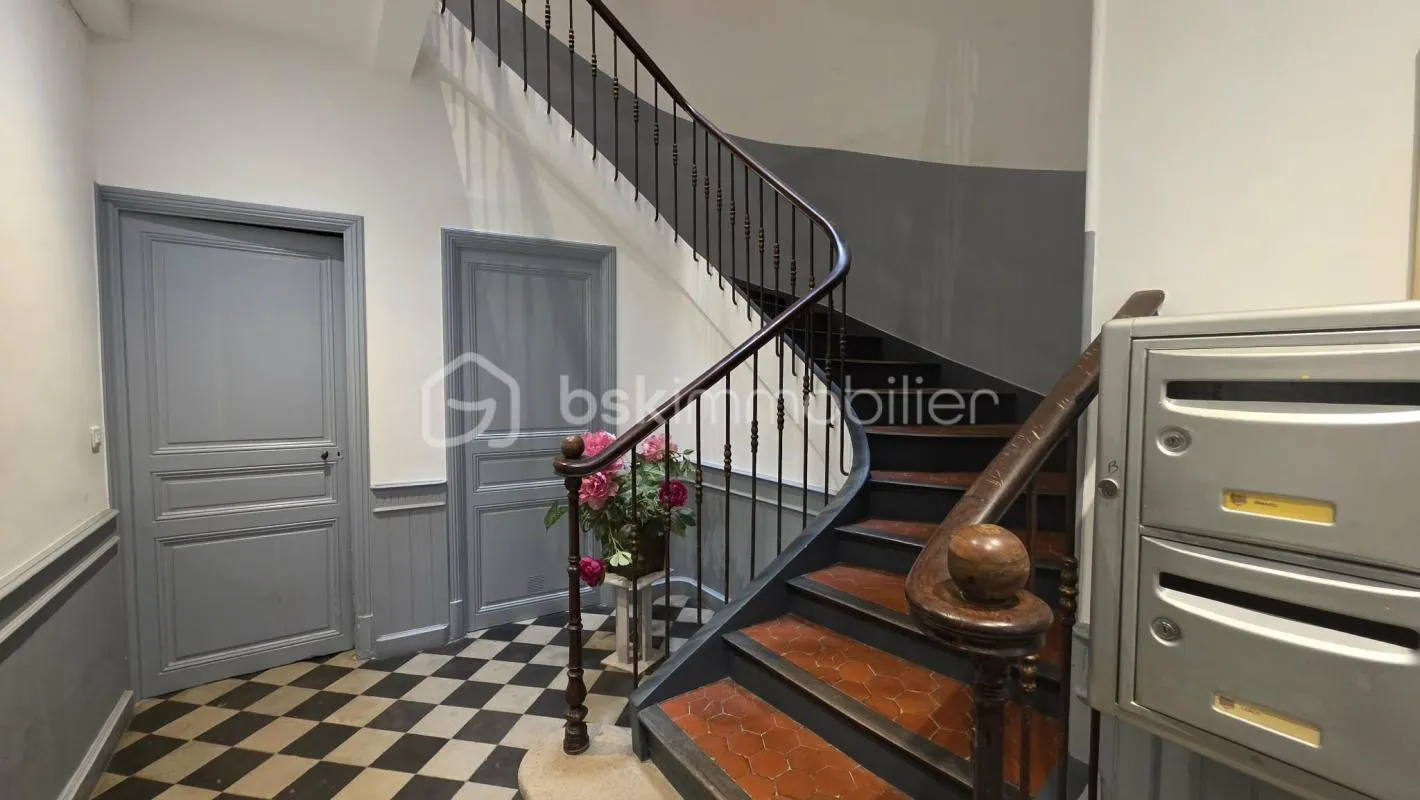 A LES ARCS-SUR-ARGENS (Var) - GRAND T2 49 M² RÉNOVÉ