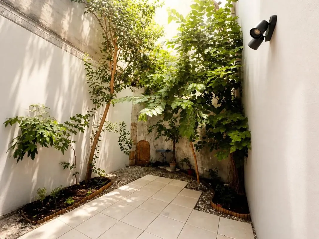 Maison - T3 de 70 m² avec garage et cour située aux Chartrons